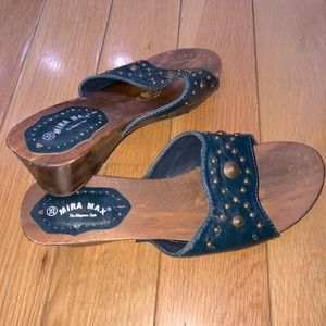 Blue fashionable slipper